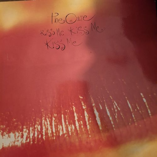 kiss me kiss me kiss me